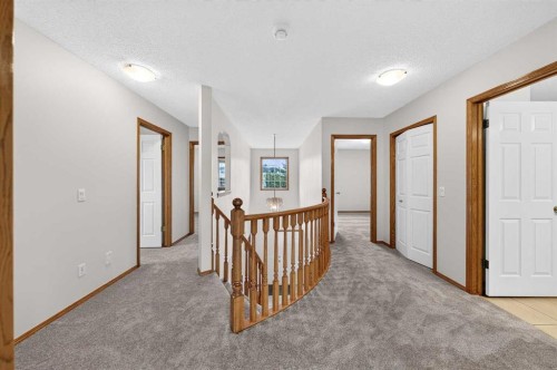 307 Edgeridge Gardens Nw, Calgary, AB - Indoor Photo Showing Other Room