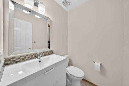 307 Edgeridge Gardens Nw, Calgary, AB - Indoor Photo Showing Bathroom
