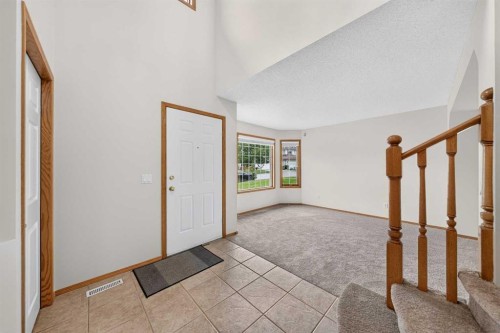 307 Edgeridge Gardens Nw, Calgary, AB - Indoor Photo Showing Other Room