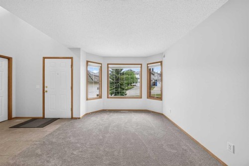 307 Edgeridge Gardens Nw, Calgary, AB - Indoor Photo Showing Other Room