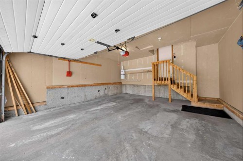 307 Edgeridge Gardens Nw, Calgary, AB - Indoor Photo Showing Garage