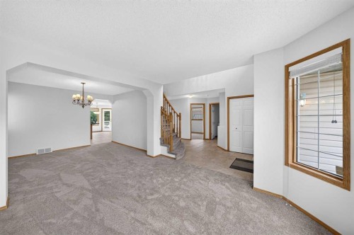 307 Edgeridge Gardens Nw, Calgary, AB - Indoor Photo Showing Other Room