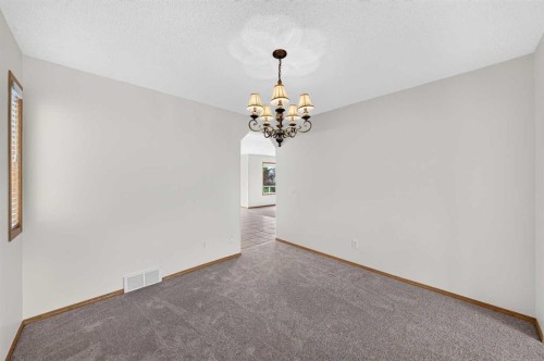 307 Edgeridge Gardens Nw, Calgary, AB - Indoor Photo Showing Other Room