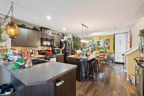 316 Chaparral Valley Square Se, Calgary, AB - Indoor Photo Showing Kitchen With Double Sink