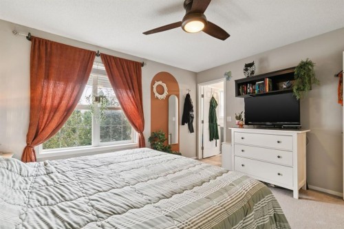 316 Chaparral Valley Square Se, Calgary, AB - Indoor Photo Showing Bedroom