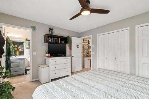 316 Chaparral Valley Square Se, Calgary, AB - Indoor Photo Showing Bedroom