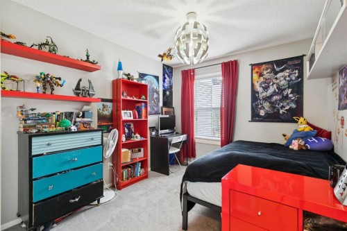 316 Chaparral Valley Square Se, Calgary, AB - Indoor Photo Showing Bedroom