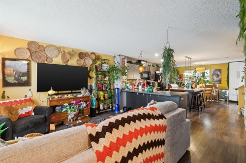 316 Chaparral Valley Square Se, Calgary, AB - Indoor Photo Showing Living Room