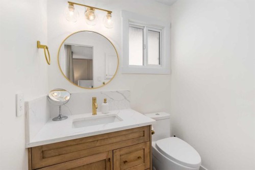 824 Canna Crescent Sw, Calgary, AB - Indoor Photo Showing Bathroom