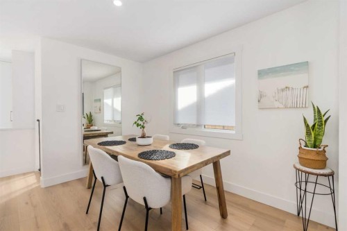 824 Canna Crescent Sw, Calgary, AB - Indoor Photo Showing Dining Room