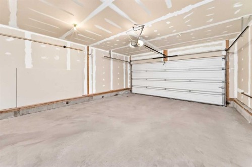 16 Royal Birch Rise Nw, Calgary, AB - Indoor Photo Showing Garage