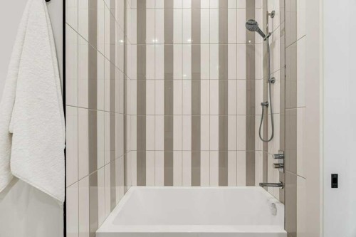 2311 6 Avenue Nw, Calgary, AB - Indoor Photo Showing Bathroom
