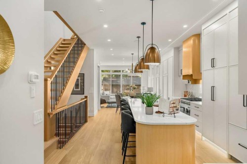 2311 6 Avenue Nw, Calgary, AB - Indoor