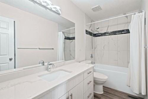 84-5810 Patina Drive Sw, Calgary, AB - Indoor Photo Showing Bathroom