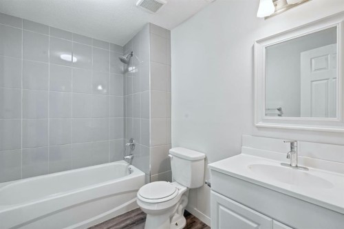 84-5810 Patina Drive Sw, Calgary, AB - Indoor Photo Showing Bathroom