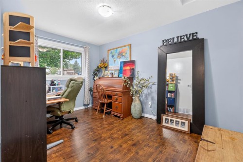 121 Edey Close, Cremona, AB - Indoor Photo Showing Other Room