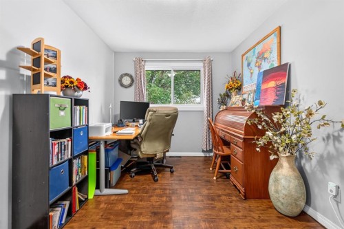 121 Edey Close, Cremona, AB - Indoor Photo Showing Office