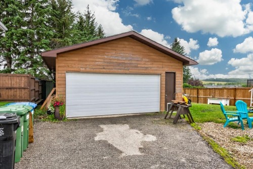 121 Edey Close, Cremona, AB - Outdoor