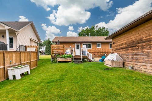 121 Edey Close, Cremona, AB - Outdoor With Exterior