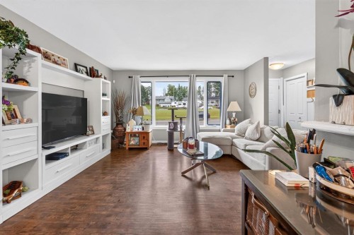 121 Edey Close, Cremona, AB - Indoor Photo Showing Living Room