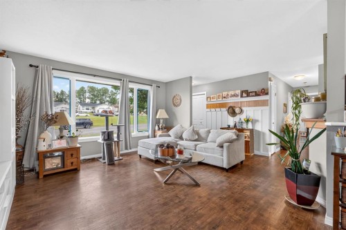 121 Edey Close, Cremona, AB - Indoor Photo Showing Living Room