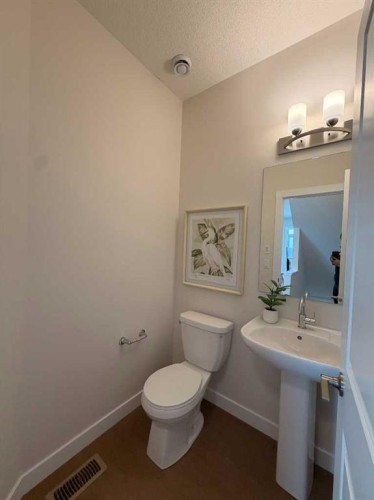 205-4115 206 Avenue Se, Calgary, AB - Indoor Photo Showing Bathroom