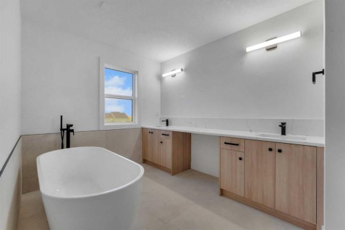 111 North Bridges Garden, Langdon, AB - Indoor Photo Showing Bathroom
