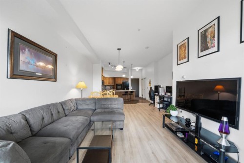 107-3101 34 Avenue Nw, Calgary, AB - Indoor Photo Showing Office