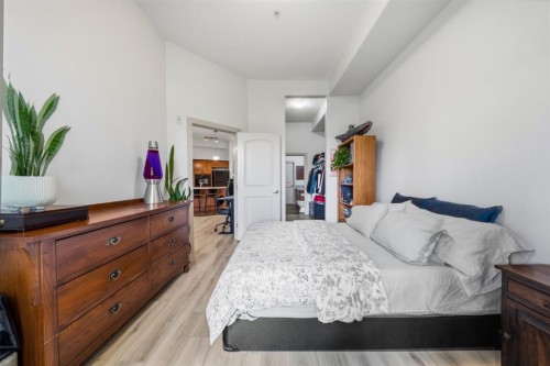 107-3101 34 Avenue Nw, Calgary, AB - Indoor With Storage
