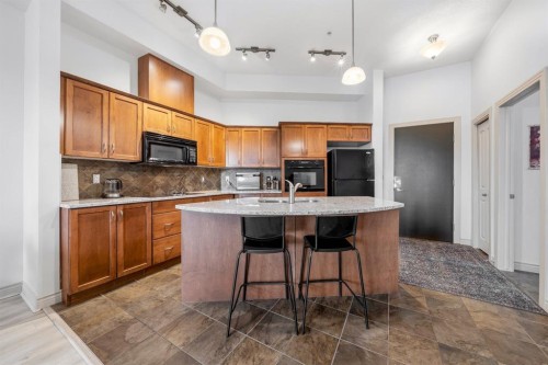 107-3101 34 Avenue Nw, Calgary, AB - Indoor Photo Showing Kitchen