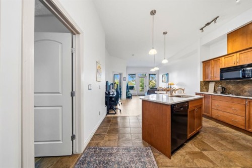 107-3101 34 Avenue Nw, Calgary, AB - Indoor Photo Showing Kitchen