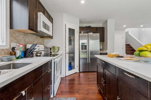 181 Tuscarora Place Nw, Calgary, AB - Indoor Photo Showing Kitchen