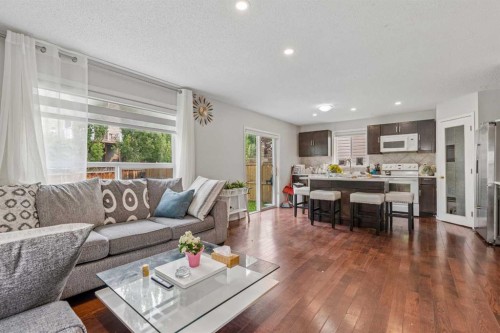 181 Tuscarora Place Nw, Calgary, AB - Indoor Photo Showing Living Room