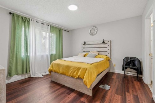 181 Tuscarora Place Nw, Calgary, AB - Indoor Photo Showing Bedroom