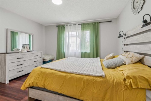 181 Tuscarora Place Nw, Calgary, AB - Indoor Photo Showing Bedroom