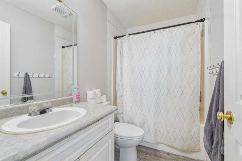 181 Tuscarora Place Nw, Calgary, AB - Indoor Photo Showing Bathroom