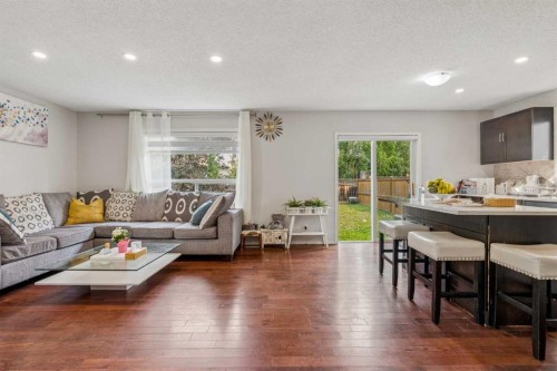181 Tuscarora Place Nw, Calgary, AB - Indoor Photo Showing Living Room