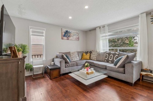 181 Tuscarora Place Nw, Calgary, AB - Indoor Photo Showing Living Room
