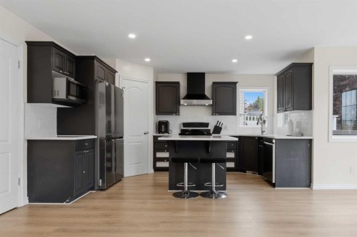 50 Somerglen Park Sw, Calgary, AB - Indoor Photo Showing Kitchen