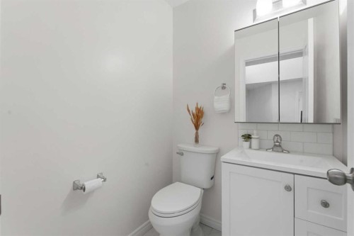 50 Somerglen Park Sw, Calgary, AB - Indoor Photo Showing Bathroom
