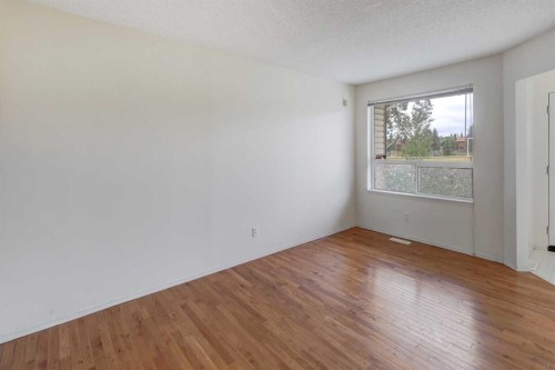 57 Sandpiper Lane Nw, Calgary, AB - Indoor Photo Showing Other Room