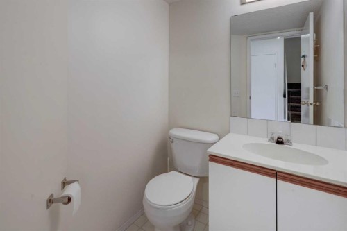 57 Sandpiper Lane Nw, Calgary, AB - Indoor Photo Showing Bathroom