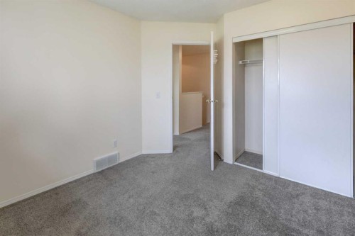 57 Sandpiper Lane Nw, Calgary, AB - Indoor Photo Showing Other Room