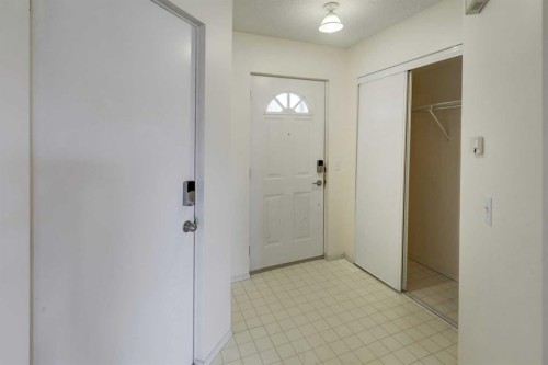 57 Sandpiper Lane Nw, Calgary, AB - Indoor Photo Showing Other Room