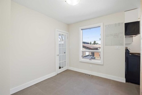 224 30 Avenue Ne, Calgary, AB - Indoor Photo Showing Other Room