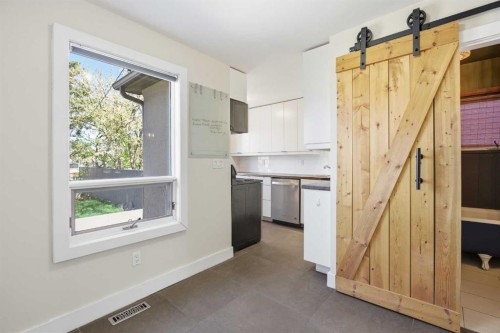 224 30 Avenue Ne, Calgary, AB - Indoor