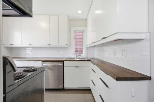 224 30 Avenue Ne, Calgary, AB - Indoor Photo Showing Kitchen