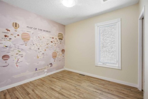 224 30 Avenue Ne, Calgary, AB - Indoor Photo Showing Other Room