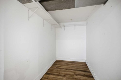224 30 Avenue Ne, Calgary, AB - Indoor Photo Showing Other Room