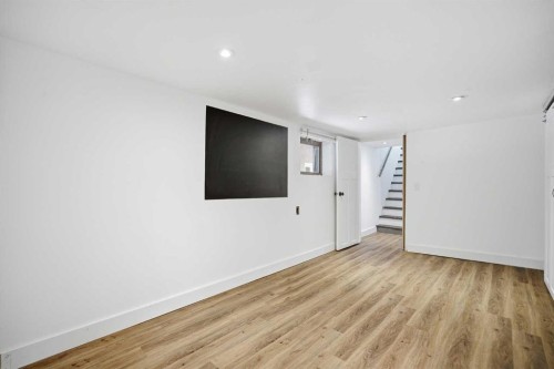 224 30 Avenue Ne, Calgary, AB - Indoor Photo Showing Other Room